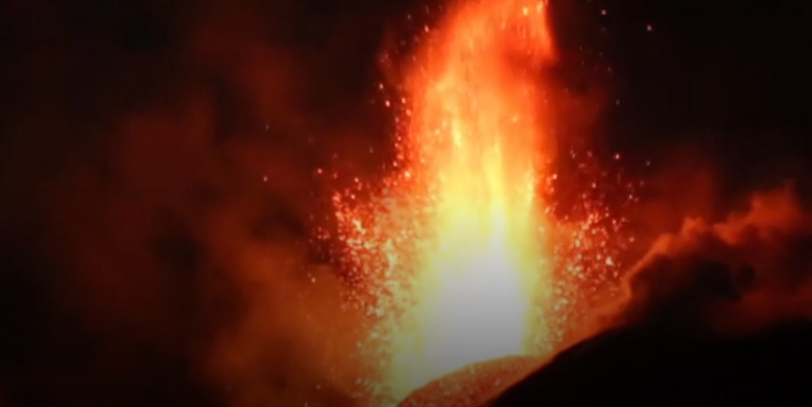 İtalya'daki Etna yanardağı tekrar faaliyete geçti